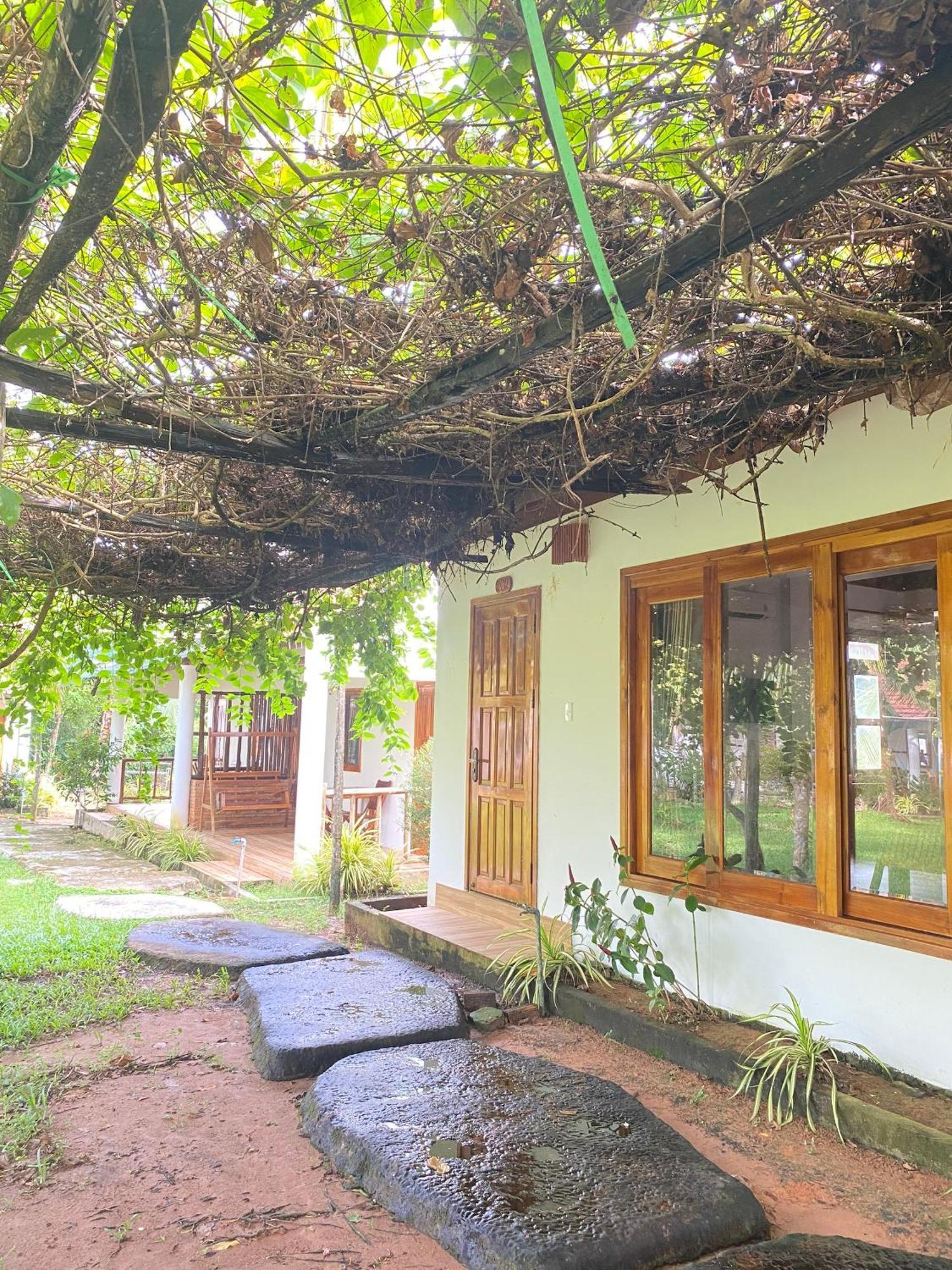 Y Nghia Bungalow Ong Lang Фу Куок Екстериор снимка